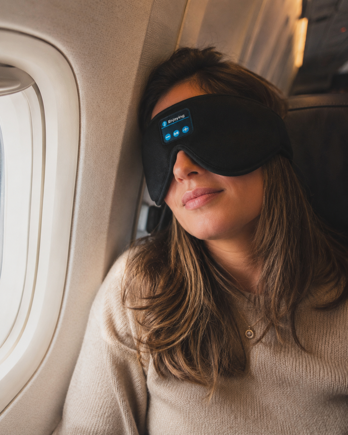 Yo tampoco podía dormir en el avión. Hasta que una desconocida me mostró esto